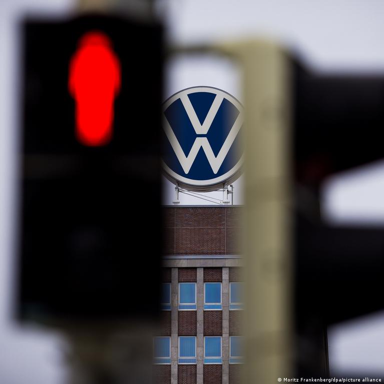 Volkswagen, Audi to recall almost 1 million cars in Germany