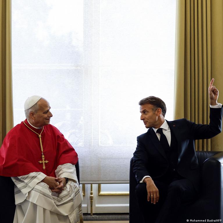 Pope Leo XIV criticizes AI, assisted dying on France arrival